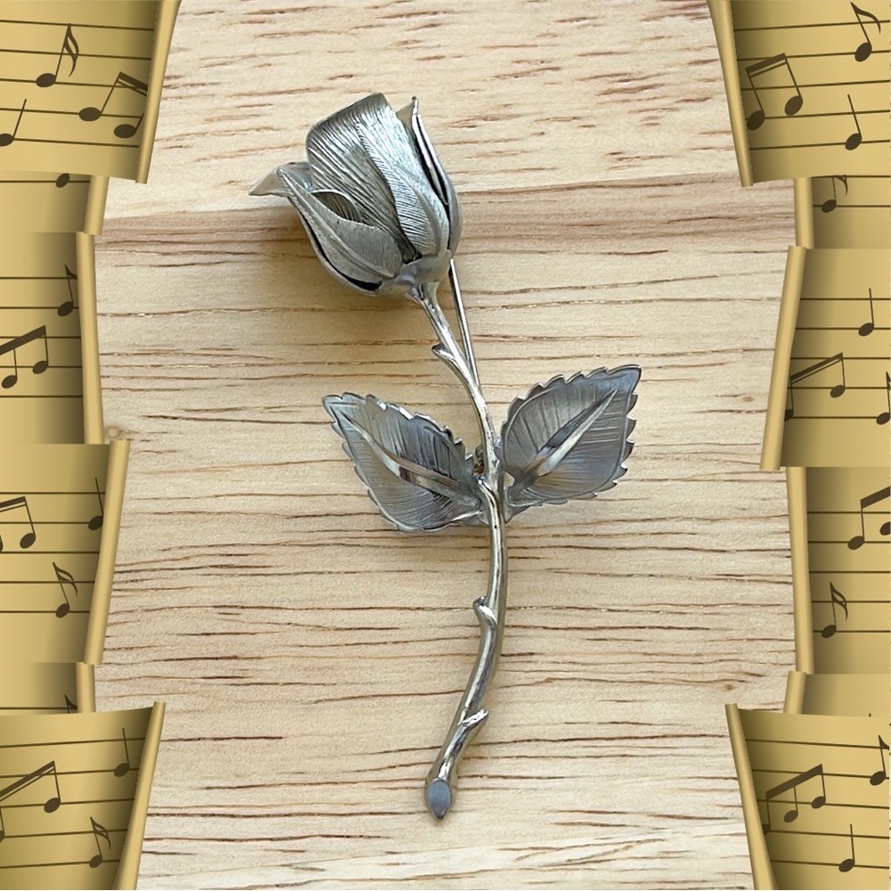 💕Beautiful Vintage Silvertone Giovanni Rose Brooch💕